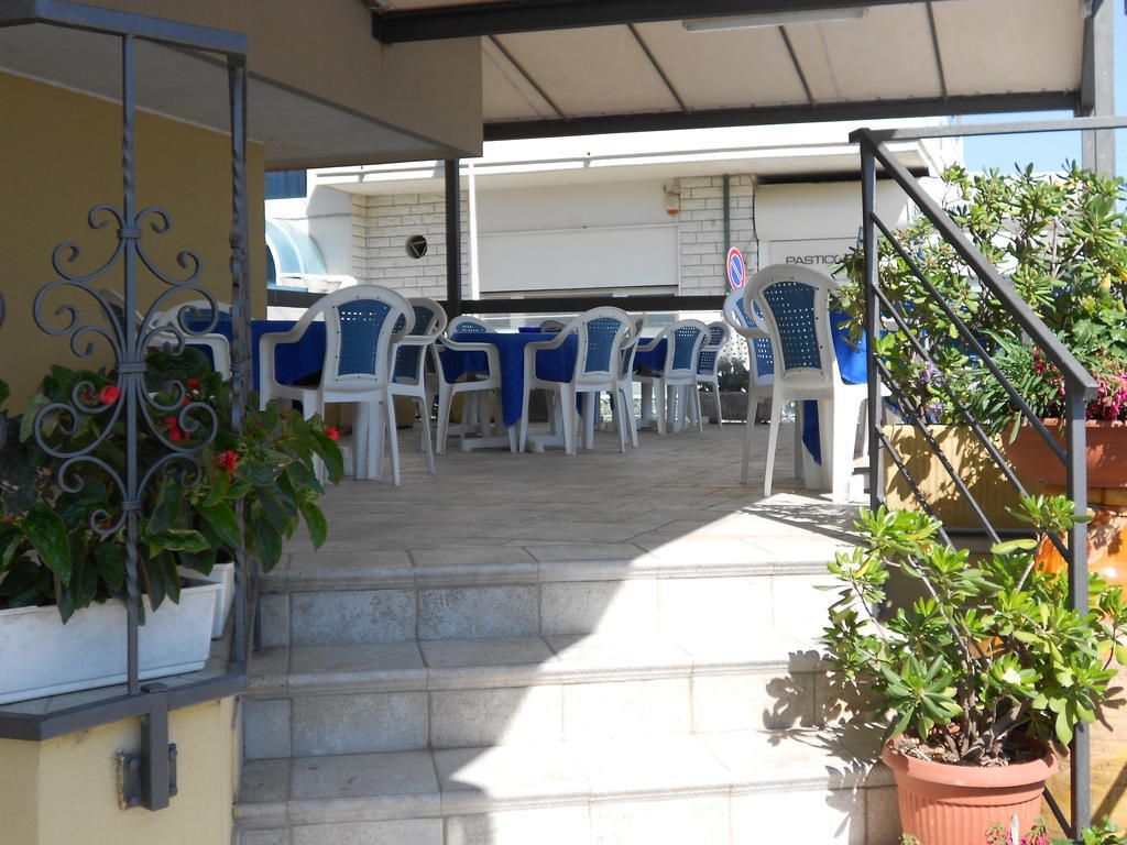 Hotel Laguna Blu Rímini Exterior foto